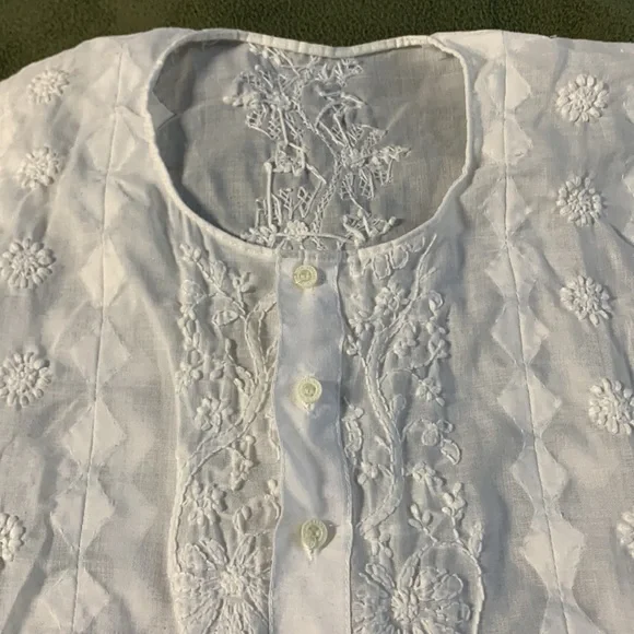 Beautiful, white, floral, sheer tunic.  Handmade in India.  Size small. - Picture 2 of 6